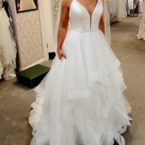 Beautiful Brand New Wedding Dress Never Worn